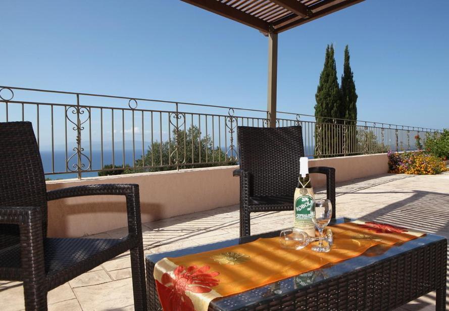 Provenzo And Meliti Villas Lourdata  Exteriör bild